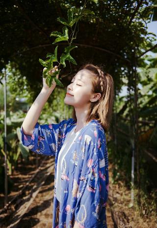 雏鸟幼儿小学生张婉莹,女大学生的沙龙室